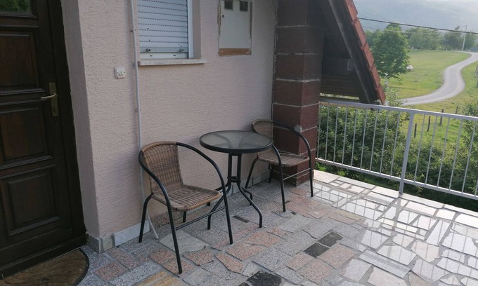 Catrnja Apartment | Two bedroom apartment with terrace Smoljanac, Plitvice (A-14979-a)