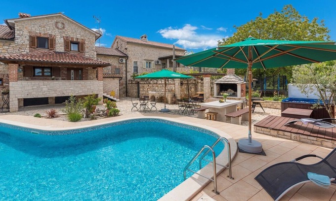 Kruncici Apartment | Two-Bedroom Apartment Ento with Balcony