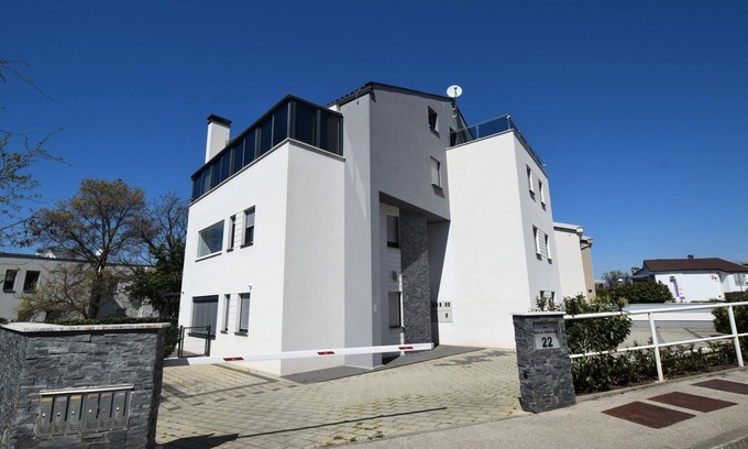 Njivice Apartment | Two bedroom apartment with terrace Njivice, Krk (A-21147-a)