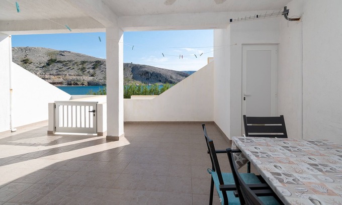 Metajna Apartment | Two bedroom apartment near beach Metajna, Pag (A-6395-a)