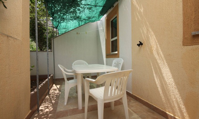 Metajna Apartment | Two bedroom apartment near beach Metajna, Pag (A-6497-b)