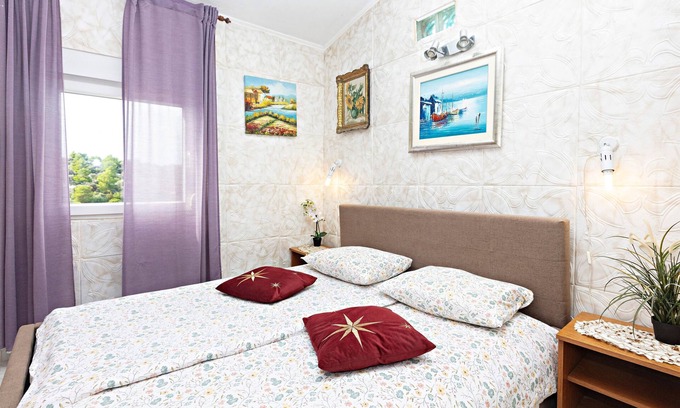 Grebastica Apartment | Two bedroom apartment near beach Grebaštica, Šibenik (A-461-b)