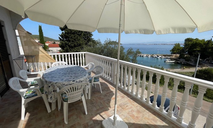 Municipality of Kali Apartment | Two bedroom apartment near beach Kali, Ugljan (A-345-a)