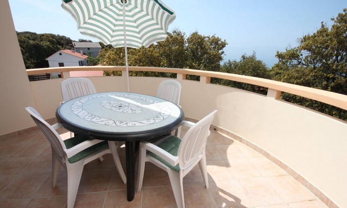 Lun Apartment | Two bedroom apartment near beach Cove Mulobedanj, Pag (A-6275-b)