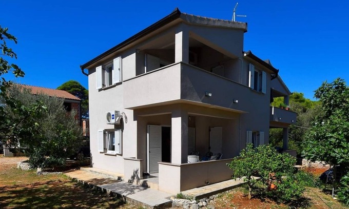 Susica Apartment | Two bedroom apartment with terrace Sušica, Ugljan (A-20758-a)