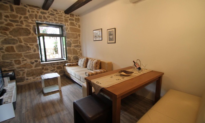 Kampor Apartment | Two bedroom apartment with terrace Kampor, Rab (A-15518-b)