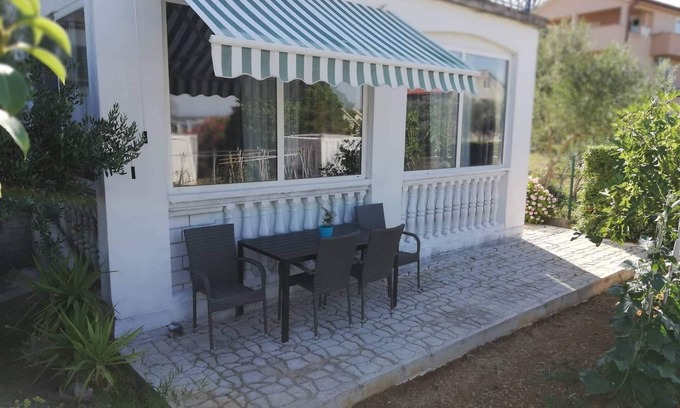 Tkon Apartment | Two bedroom apartment with terrace and sea view Tkon, Pašman (A-5827-b)