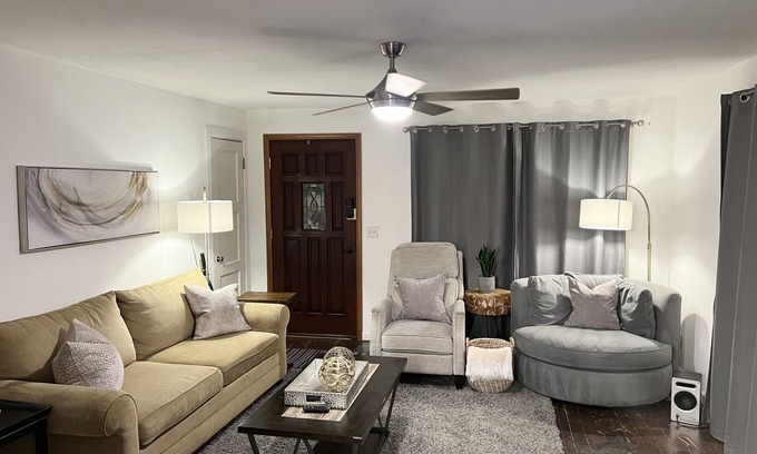 Kennydale House | Two bedroom bungalow off Lake Washington in Lower Kennydale