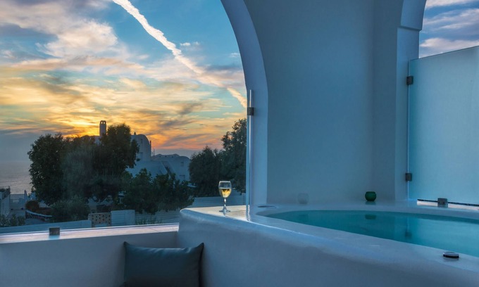 Megalochori House | Two Bedroom Luxury Villa With outdoor Hot Tub and Caldera View