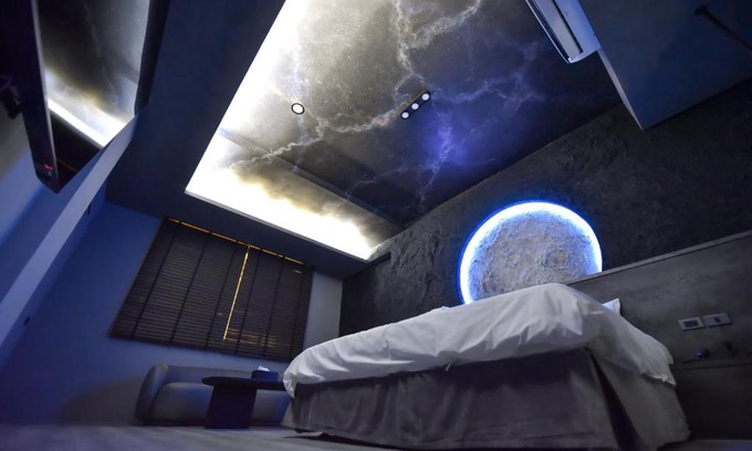 East District Hotel | Two Couples Leisure Art Motel