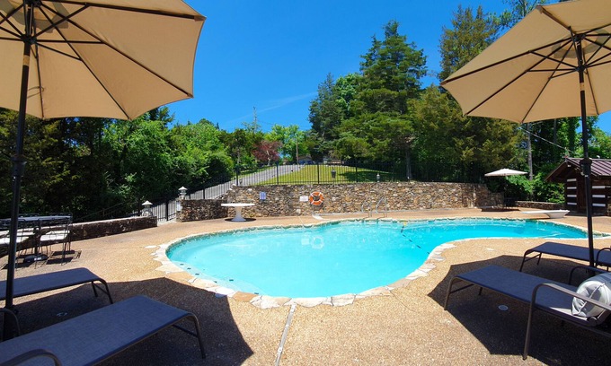 Sevierville House | Two-home lakefront property with vast saltwater pool, dock & amazing game room