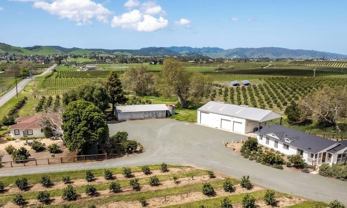 San Luis Obispo House | Two homes on 41 acres! Sleeps up to 18