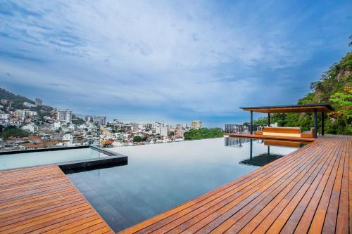 El Caloso House | Two Pools, Bar & Gym | Casa Medianoche at Oasis