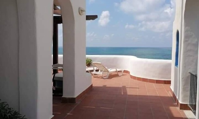 Anzio Apartment | Two-room apartment, large terrace, sea front (Camellia)