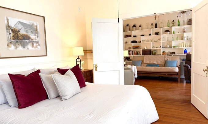 Brenham House | Two Step+2 bath+Historic+Downtown+Private Entrance