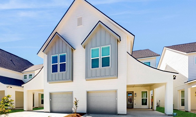 Highlands - Perkins House | Two-story home with a private washer/dryer & AC - two miles from Tiger Stadium