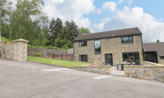 Matlock House | TY GAMBO, family friendly, character holiday cottage in Matlock