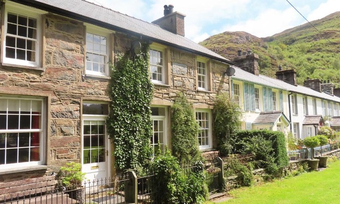 Beddgelert House | Ty Nain