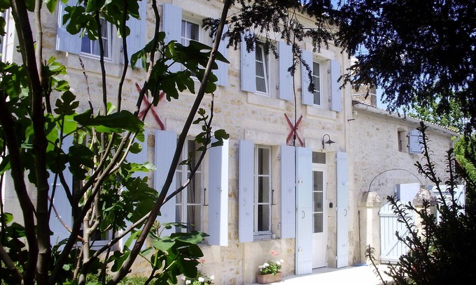 Champdolent House | Typical Charente house in the middle of nature, 20 km away from the sea.