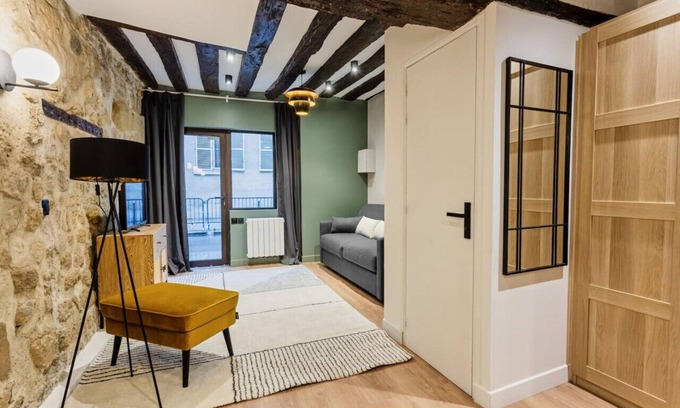 Arsenal Apartment | Typical Parisian Apartment in Le Marais#4 pers