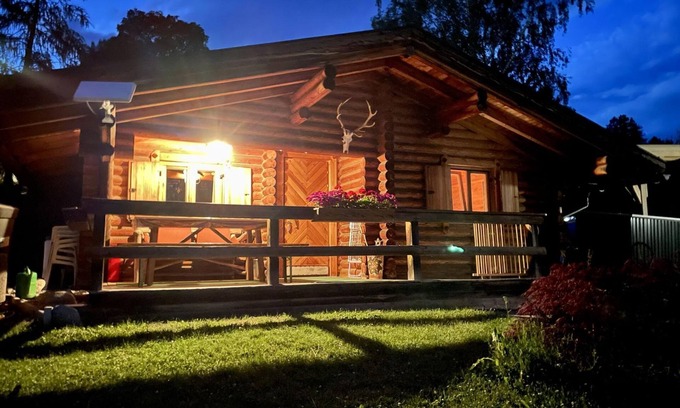 Imst Apartment | Tyrolean log cabin - apartment/apartment, shower and bath, WC, quiet