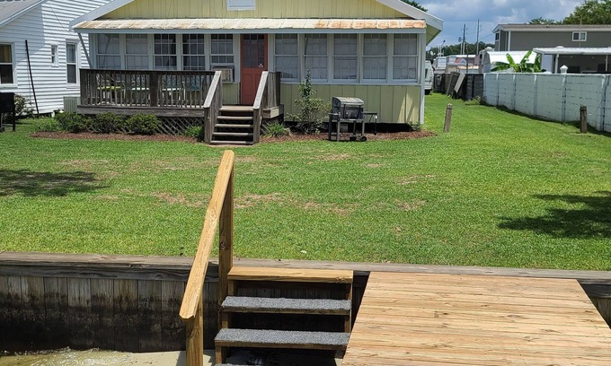Elizabethtown Cottage | Tyson's Bungalow, the Spacious 5-bedroom cottage in White Lake