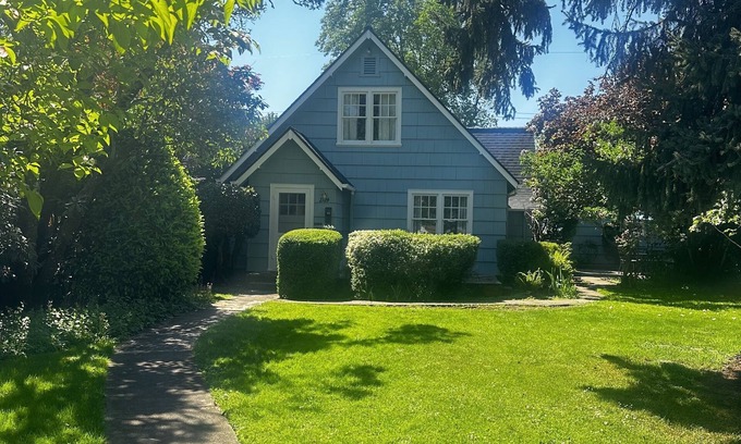 Amazon House | U of O Cottage- 3 blocks to Hayward Field!
