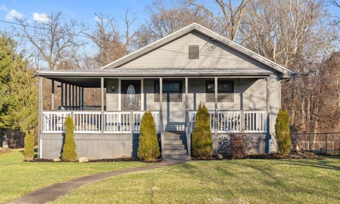 Plum House | U.S open Oakmont home! 4 minutes away! Walking distance!