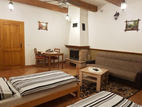 Sklene Teplice House | Ubytovanie pod Hradom