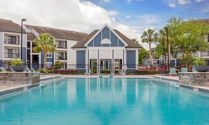 Orlando Apartment | UCF/Orlando Luxury Stay! Lot Of Desirable Place Nearby!