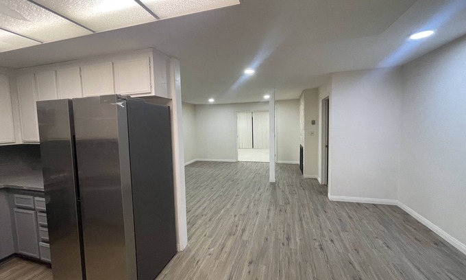 West Los Angeles Condo | UCLA adj 2-bedroom pet friendly condo in Westwood, Los Angeles with pool