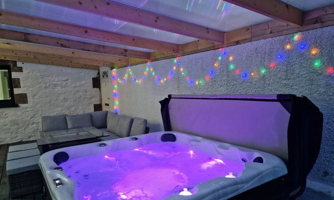 Ullapool House | Ullapool - House - Sleeps 8 - Hot Tub - Seaside