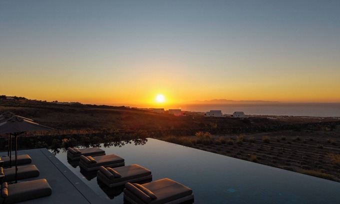 Oia Villa | Ulta Luxury villa at Oia with massive pool area and extra large interiors