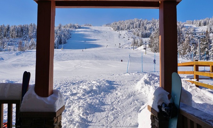 East Kootenay House | Ultimate KAR Slope-Side Stay Ski-In/Out Hot Tub Stunning Mountain Views