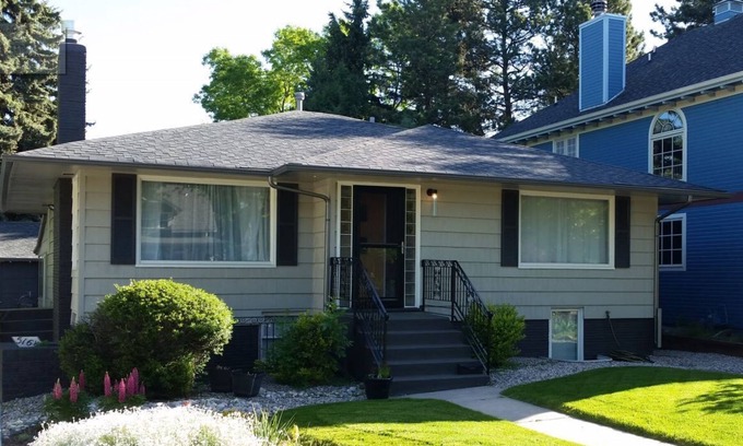 Old Town West House | Ultimate Old Town Location! Mountain Avenue Gem