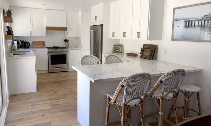 Alta Mesa House | Ultimate SB Lifestyle, Beach vibe, Privacy, Sleeps 8, Newly remodeled