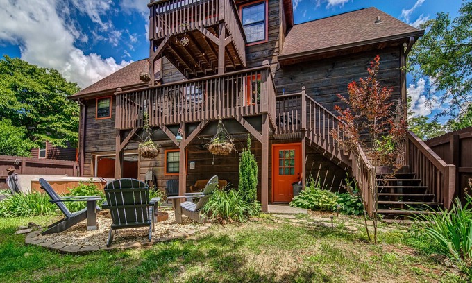 Mineral Bluff Cabin | Ultimate Vacation Experience at Lonestar Lodge!