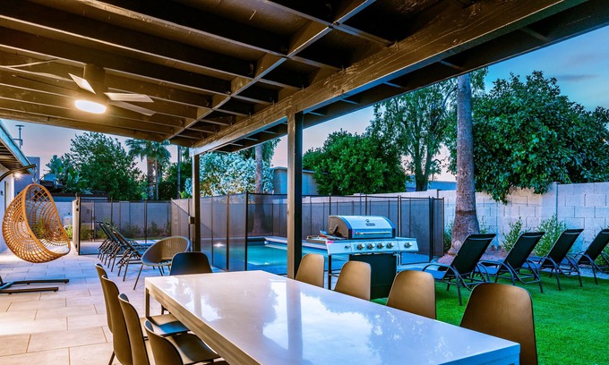 Raskin Estates House | Ultra chic & modern getaway at Sheena Residence