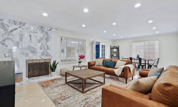 Santa Ana House | Ultra Clean Playcation - King Beds, Game Room + Fire Pit - JWA, Disney & Beaches