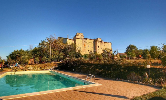 Barattano Other | Umbria’s Poolside Charm