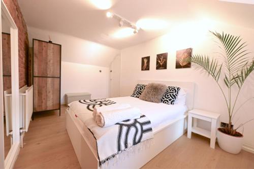 New Cross House | Umodzi House Bedroom 3- Accra Room