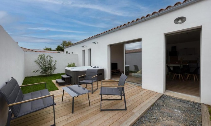 Marsilly House | Un cocon climatisé avec jacuzzi