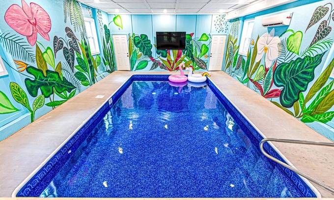 Caton Cabin | Unbelievable Kids Paradise: Themes, Pool, Spa, Golf, Games, Popcorn and Movies