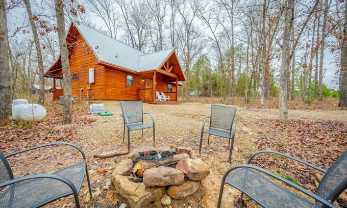 Broken Bow Cabin | Uncork and Unwine sleeps 6