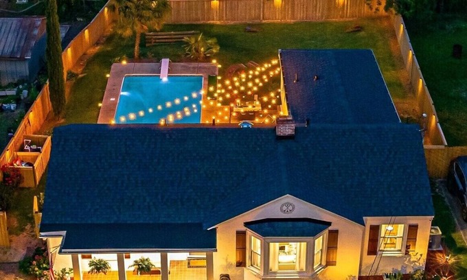 Summerville House | under 7 min to Masters, Pool, Sauna, Gym, Fie Pit, Luxury Amenities