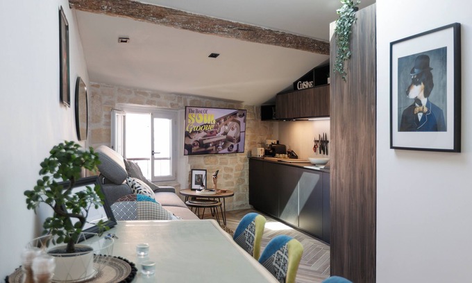 Antibes Old Town Apartment | Under the roofs of old Antibes