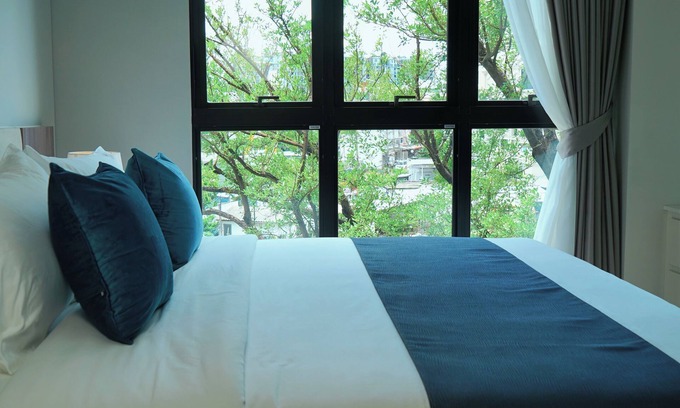 Chang Khlan Apartment | Under the tree-Rooftop pool-ChiangMai Downtown