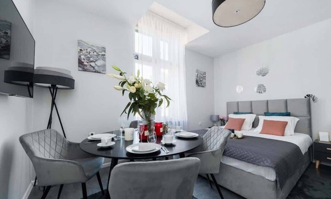 Wesoła Zachod Apartment | Unforgettable Stay in a Historic Tenement