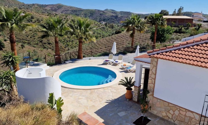 Sedella Villa | Unique 2 Bed 2 Bath Villa near Sedella. Stunning views & heatable pool.