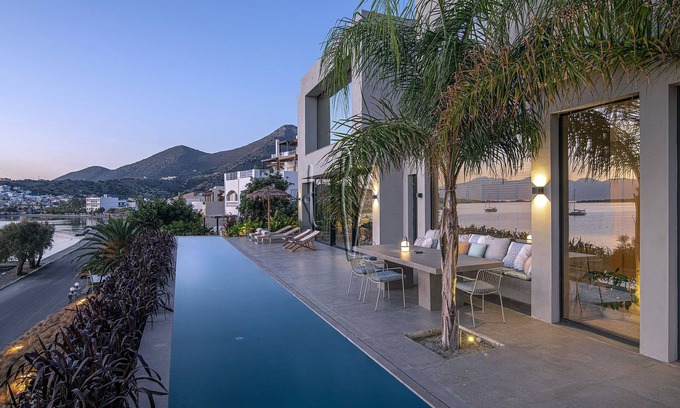 Mavrikiano Villa | Unique 3 bedroom villa next to the beach